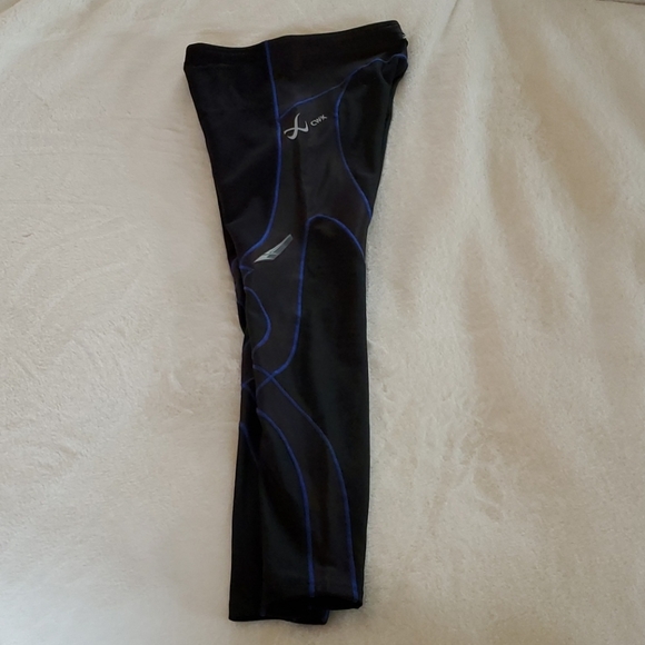 EXCELLENT CONDITION CW-X high performance compress - Picture 6 of 14